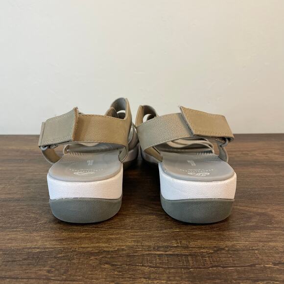Clarks Size 9W Comfort Wedge Sandals Beige Elastic Slingback Walking Shoes - Picture 7 of 7